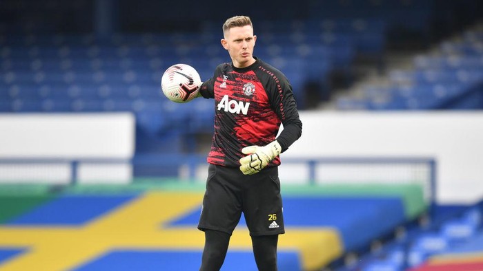 LIVERPOOL, ENGLAND - NOVEMBER 07: Dean Henderson of Manchester United warms up prior to the Premier League match between Everton and Manchester United at Goodison Park on November 07, 2020 in Liverpool, England. Sporting stadiums around the UK remain under strict restrictions due to the Coronavirus Pandemic as Government social distancing laws prohibit fans inside venues resulting in games being played behind closed doors. (Photo by Paul Ellis - Pool/Getty Images)