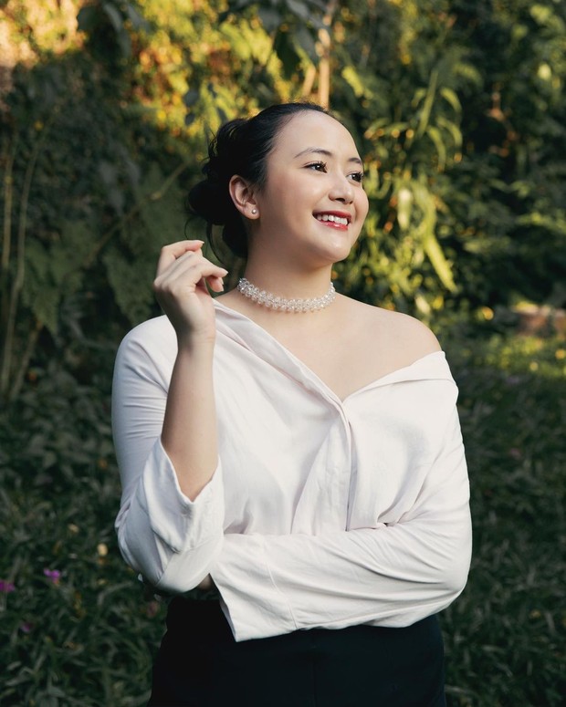 Potret fashionable ala Dinar Amanda.