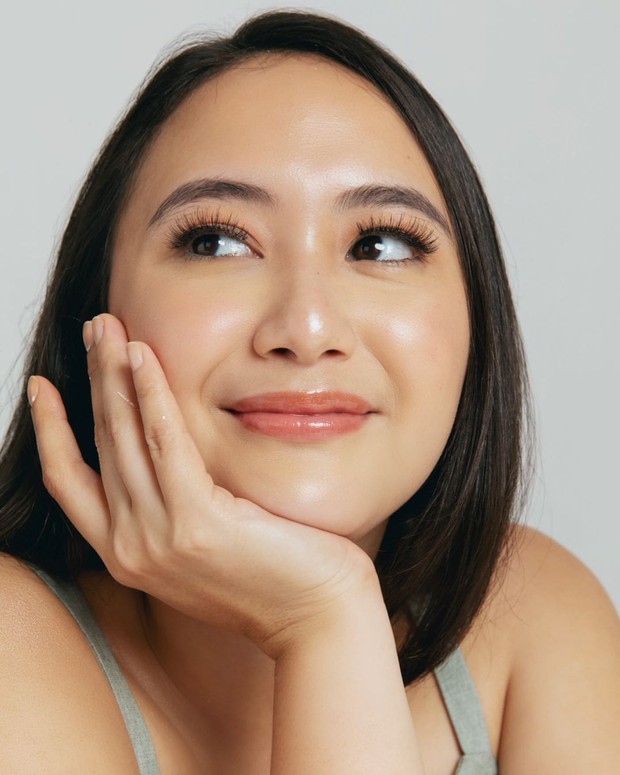 Sosok inspiring woman yang bisa ditemukan pada diri Dinar Amanda.