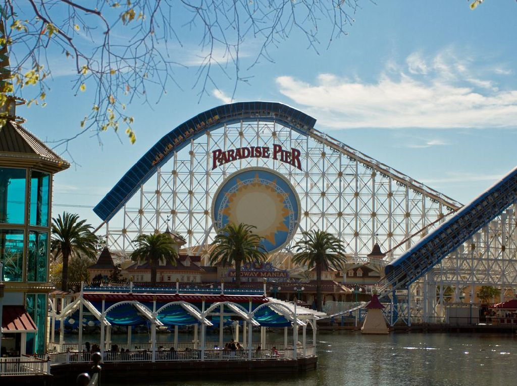 Taman Hiburan California Segera Buka, Wisatawan Dilarang Teriak Taman Hiburan California Segera Buka, Wisatawan Dilarang Teriak