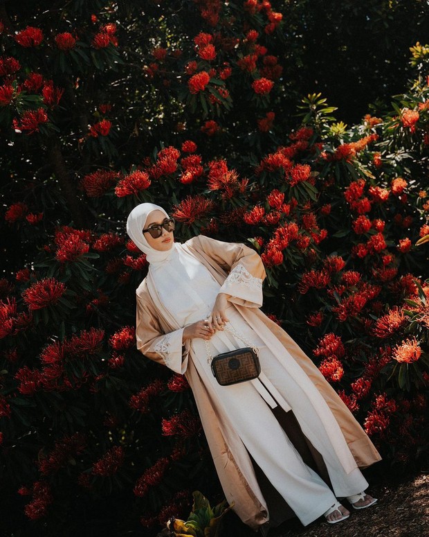 Foto: instagram.com/anaoctarina Padu padan celana untuk kondangan.