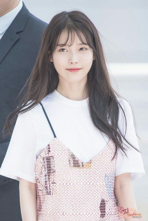 foto: pinterest.com Model Rambut Panjang Dengan See Through Bangs