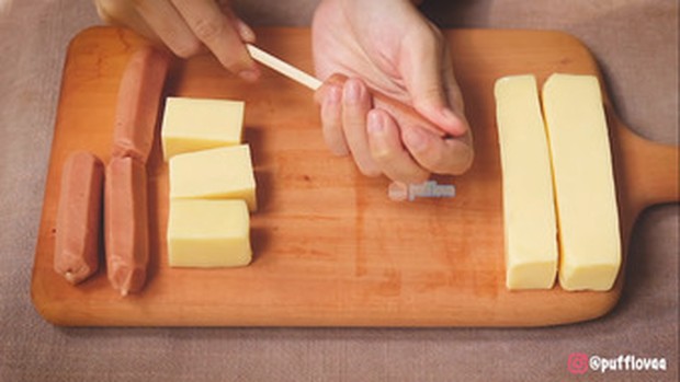 Sate keju mozzarella dan sosis