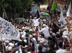 Rizieq ke Pengikutnya di Petamburan: Saya Minta Pulang dengan Damai