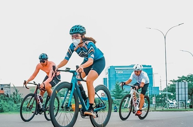 Gisel Menjalankan Protokol Kesehatan selama Bersepeda/Foto : instagram.com/gisel_la Gisel Menjalankan Protokol Kesehatan selama Bersepeda