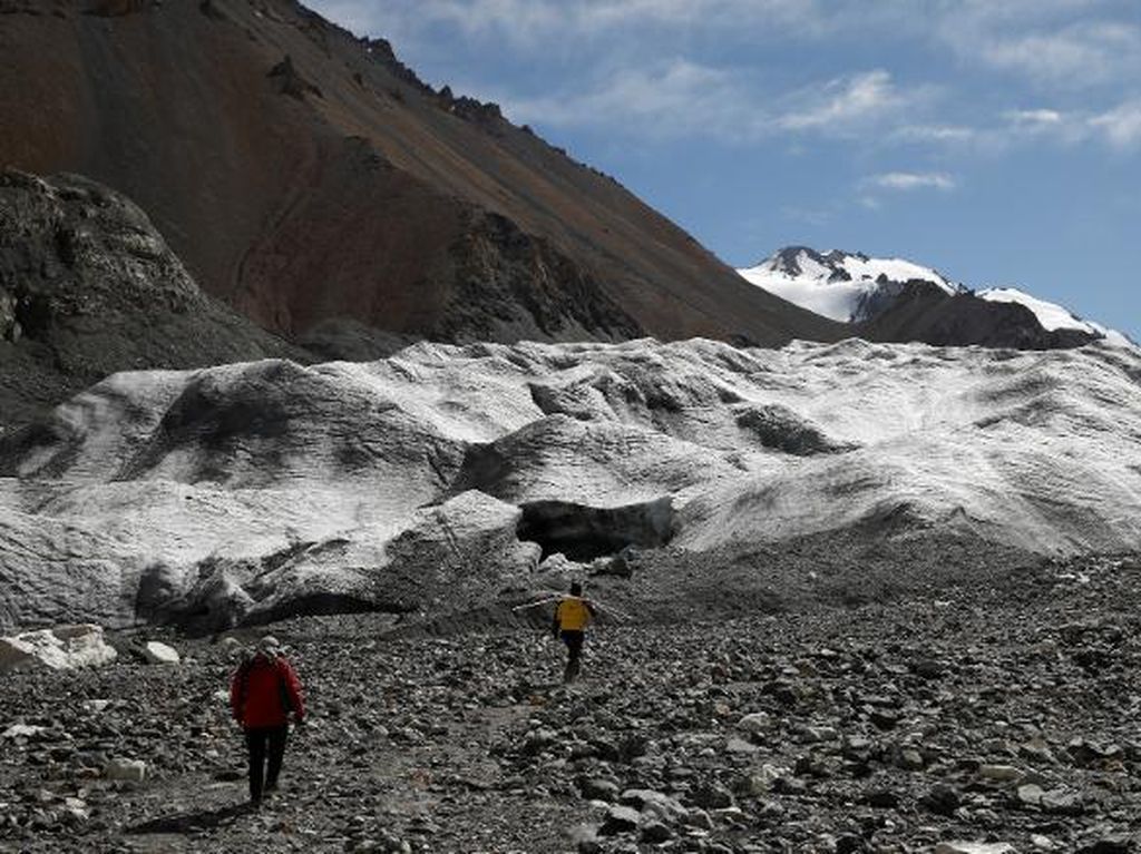 Detik-detik Gletser Himalaya Pecah Picu Banjir Bandang Dahsyat