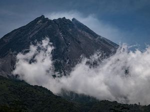 Potensi Bahaya Erupsi Merapi ke Barat, Ganjar: Warga-Tim SAR Sudah Siaga