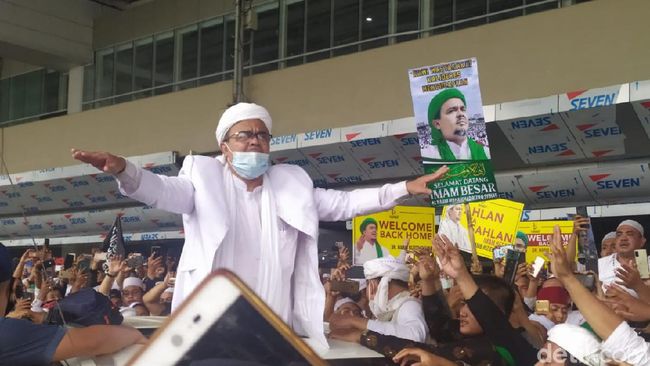 Sorotan Terbilang untuk Habib Rizieq yang Pulang RS via Pintu Belakang Sorotan Terbilang untuk Habib Rizieq yang Pulang RS via Pintu Belakang