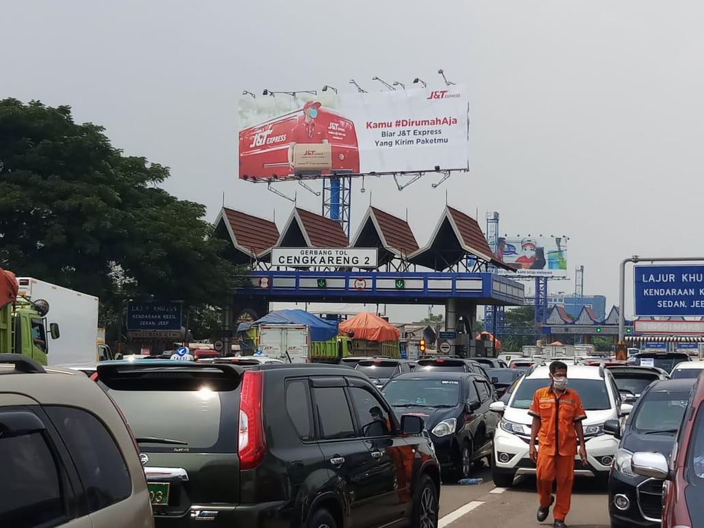 Imbas Penjemputan Habib Rizieq, Tol Bandara Soetta Macet di Dua Arah Imbas Penjemputan Habib Rizieq, Tol Bandara Soetta Macet di Dua Arah