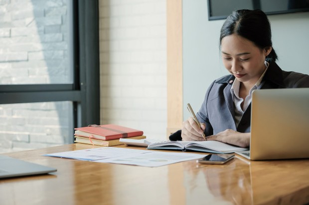 Tips Untuk Freelancer Pemula yaitu Memiliki Invoice Pembayaran/Freepik.com