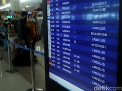 27 Penerbangan Terlambat Imbas Penjemput Rizieq Padati Soetta