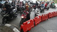 Jelang Kepulangan Habib Rizieq, Jalan Menuju Markas FPI Ditutup