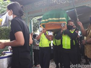 Pemberangkatan Jenazah Rahayu Supanggah Diiringi Gendhing Karyanya Pemberangkatan Jenazah Rahayu Supanggah Diiringi Gendhing Karyanya
