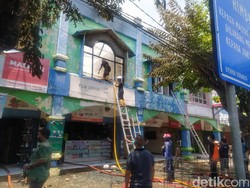 Kebakaran 4 Toko di Pasar Larangan Sidoarjo Diduga Gegara Korsleting Listrik