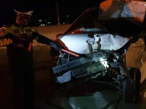 MPV Tabrak Truk di Tol Surabaya-Malang, Satu Orang Tewas MPV Tabrak Truk di Tol Surabaya-Malang, Satu Orang Tewas