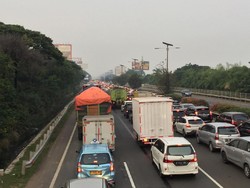 Lalin di Tol Sedyatmo Arah Soetta Macet, Mobil Bergerak 5 Meter Per Menit
