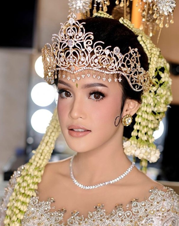 Make Up Look Akad Laras Syerinita