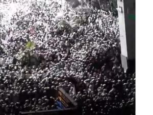 Massa Penjemput Habib Rizieq Menyemut Putihkan Terminal 3 Bandara Soetta Massa Penjemput Habib Rizieq Menyemut Putihkan Terminal 3 Bandara Soetta