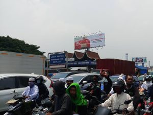 Pulang Jemput Habib Rizieq, Massa Naik Motor Masuk Tol Bandara Pulang Jemput Habib Rizieq, Massa Naik Motor Masuk Tol Bandara
