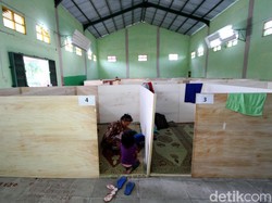 Video Tempat Pengungsian Merapi, Bilik Disekat Triplek
