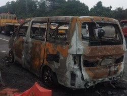 Mobil Terbakar di Km 11 Tol Jagorawi, Lalin ke Jakarta Sempat Macet 2 Km