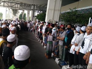 Video: Berbondong-bondong ke Soetta Demi Sambut Rizieq Syihab