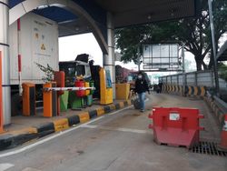 Terjebak Macet Massa Habib Rizieq, Penumpang Pesawat Jalan Kaki Menuju Soetta