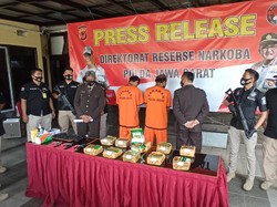 Sembunyikan Sabu di Ban Serep Truk, 2 Kurir Narkoba Ditangkap Polisi