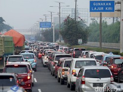 Tak Cuma Penumpang, Awak Kabin Juga Terjebak Macet ke Soetta