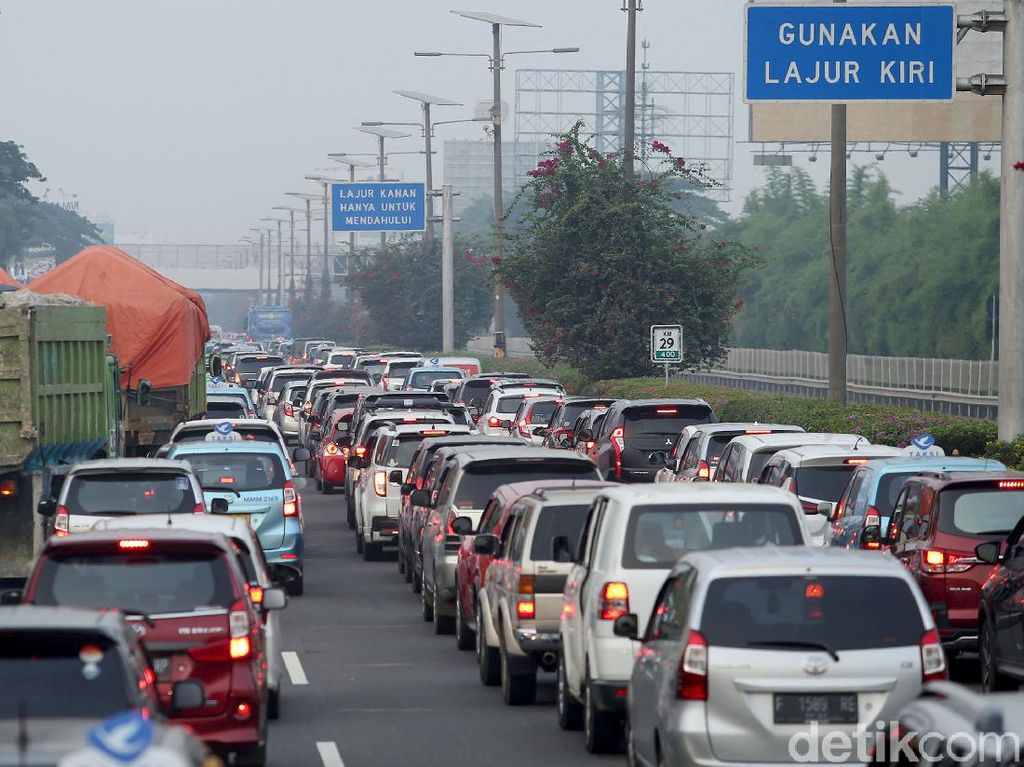 Lalin Soetta Lumpuh Jelang HRS Pulang, Kendaraan Diputar Balik di Km 30