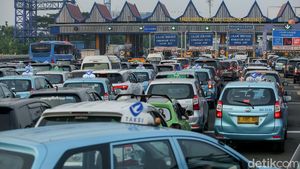 Potret Kemacetan di Tol Arah Bandara Soetta Pagi Ini