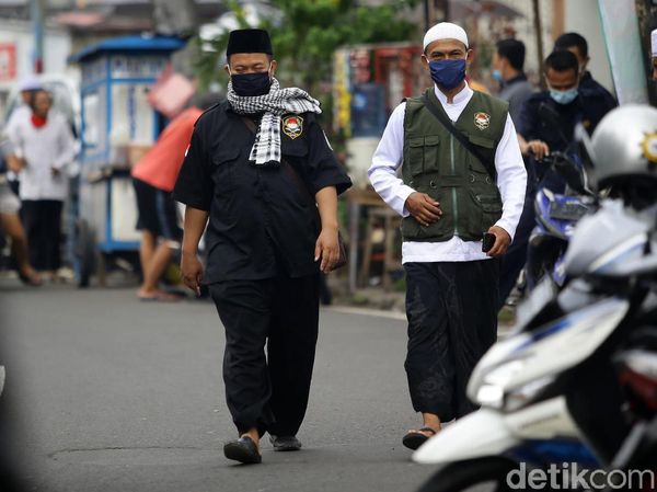 Potret Massa FPI Berdatangan ke Jalan KS Tubun