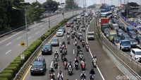 Potret Pemotor Masuk Tol Dalam Kota