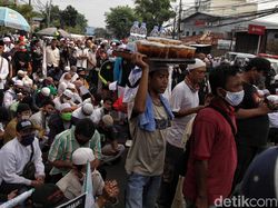 Sukacita Tetangga Tunggu Kedatangan Rizieq di Petamburan
