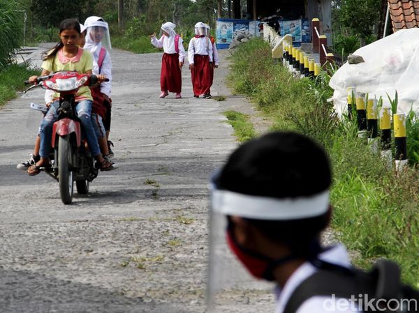 Semangat Siswa SD di Lereng Merapi Bersekolah saat Pandemi
