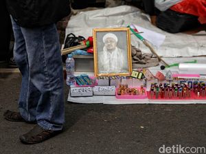 Serba Serbi Penyambutan Habib Rizieq di Petamburan Serba Serbi Penyambutan Habib Rizieq di Petamburan