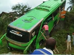 Bus Pembawa Rombongan Peziarah Kecelakaan di Tasik, 13 Orang Luka