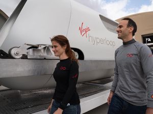 Uji Coba Perdana Penumpang Naiki Kereta Penakluk Pesawat