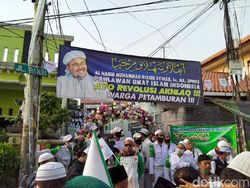 Markas FPI Ramai Jelang Kepulangan Habib Rizieq