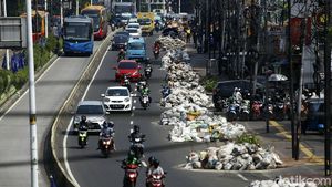 Lagi-lagi Proyek Galian Bikin Sempit Jalan Otista