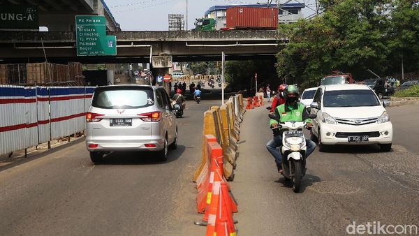 Ada Proyek Jembatan, Lalin Jalan KH Noer Ali Kalimalang Direkayasa