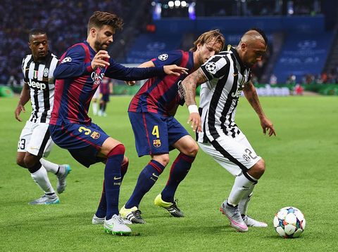 BERLIN, GERMANY - JUNE 06: Arturo Vidal of Juventus is closed down by Gerard Pique and Ivan Rakitic of Barcelona during the UEFA Champions League Final between Juventus and FC Barcelona at Olympiastadion on June 6, 2015 in Berlin, Germany.  (Photo by Matthias Hangst/Getty Images)