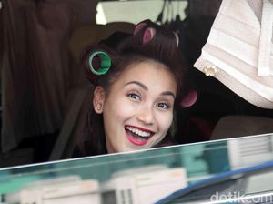 Ayu Ting Ting Datangi Butik Anne Avantie, Fitting Baju Pengantin?