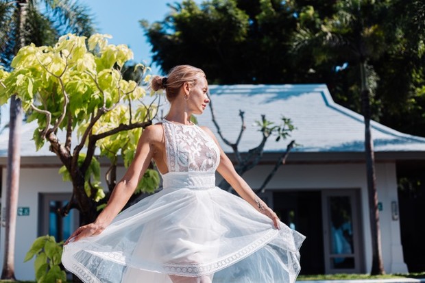 Berguna menakan produksi melatonin untuk meningkatkan energi dan kewaspadaan.