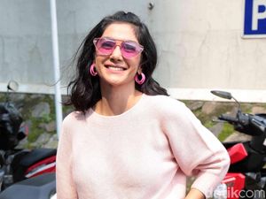 Fanny Ghassani Serba Pink, Manis Banget!