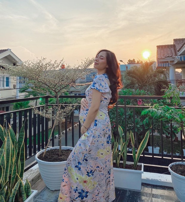 Gaya ootd Abel Cantika saat hamil.