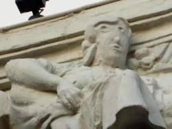 Aneh Banget! Patung Spanyol Direstorasi Jadi Seperti Wajah Kartun