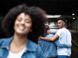 Arti Mimpi Pria Idaman Digemari dan Didekati Banyak Wanita