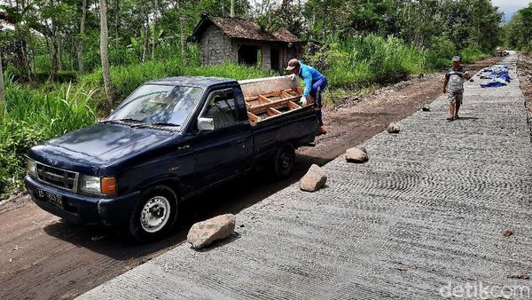 Jalur Evakuasi Warga Lereng Merapi Diperbaiki