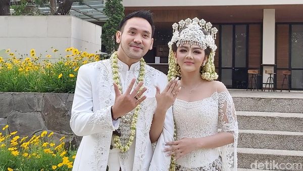 Senyum Jenita Janet Usai Menikah (Lagi)